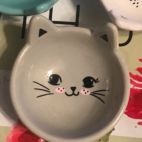 Set of Three New Ceramic Cat Trinket Trays, 3.5x3.75x.75 in. - Picture 6 of 11